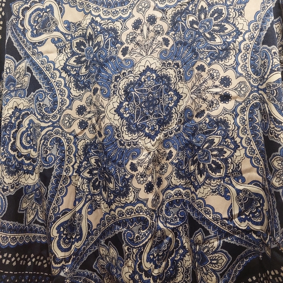 Katie's 2xl flowey top with tie knot at the front. - Picture 5 of 7